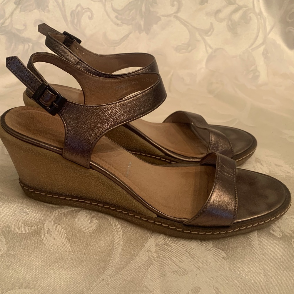 Donald J. Pliner Metallic Gold Prema Wedge Sandals Size 8